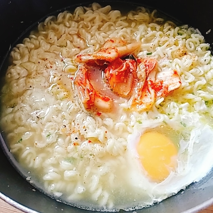 ひと手間加えて⭐キムチと卵の塩ラーメン